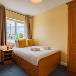 57 - Large Three Bed With Parking Apartment