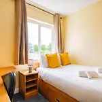 57 - Large Three Bed With Parking Apartment *