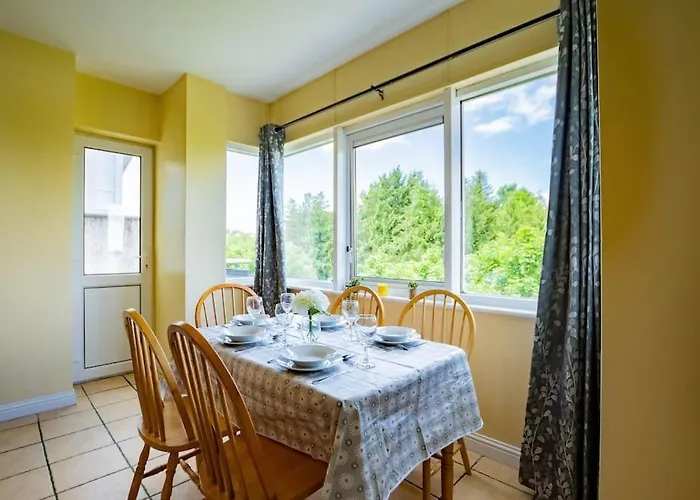 57 - Large Three Bed With Parking Апартаменты