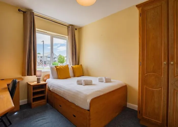 57 - Large Three Bed With Parking Апартаменты