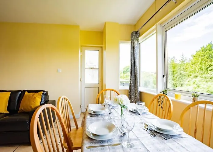 Апартаменты 57 - Large Three Bed With Parking